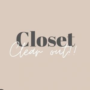 Chic Closet Clear Out Sign